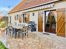 BRIGHT AND PEACEFUL FAMILY HOME – CHÂTEAU AREA – 4 BEDROOMS – LARGE POOL-READY GARDEN – CLOSE TO SHOPS, SCHOOLS, A4/A104 – RER A BUSSY-SAINT-GEORGES 5 MIN, PARIS 30 MIN
