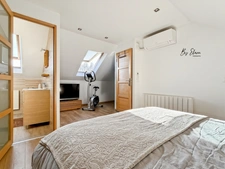 Maison de ville familiale rénovée 4ch dont 2 suites, gare à pied, Bussy-Saint-Georges (Seine-et-Marne), jardin et piscine chauffée au calme et sans vis-à-vis, proche Disney, à vendre 
