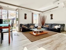 Maison de ville familiale rénovée 4ch dont 2 suites, gare à pied, Bussy-Saint-Georges (Seine-et-Marne), jardin et piscine chauffée au calme et sans vis-à-vis, proche Disney, à vendre 