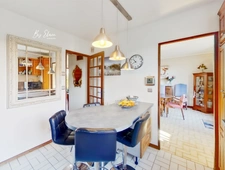 BRIGHT AND PEACEFUL FAMILY HOME – CHÂTEAU AREA – 4 BEDROOMS – LARGE POOL-READY GARDEN – CLOSE TO SHOPS, SCHOOLS, A4/A104 – RER A BUSSY-SAINT-GEORGES 5 MIN, PARIS 30 MIN