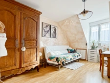 BRIGHT AND PEACEFUL FAMILY HOME – CHÂTEAU AREA – 4 BEDROOMS – LARGE POOL-READY GARDEN – CLOSE TO SHOPS, SCHOOLS, A4/A104 – RER A BUSSY-SAINT-GEORGES 5 MIN, PARIS 30 MIN