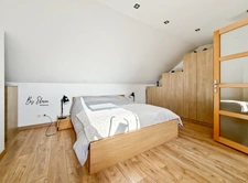 Maison de ville familiale rénovée 4ch dont 2 suites, gare à pied, Bussy-Saint-Georges (Seine-et-Marne), jardin et piscine chauffée au calme et sans vis-à-vis, proche Disney, à vendre 