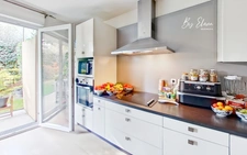 Appartement F3 à vendre – Rez-de-jardin – 140 m² jardin privatif – Résidence récente – Chessy Bourg – 2 parkings en sous-sol