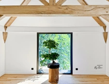 Renovated Architect-Designed Villa – 20 Minutes from Paris – Overlooking Château Park – High-End Finishes