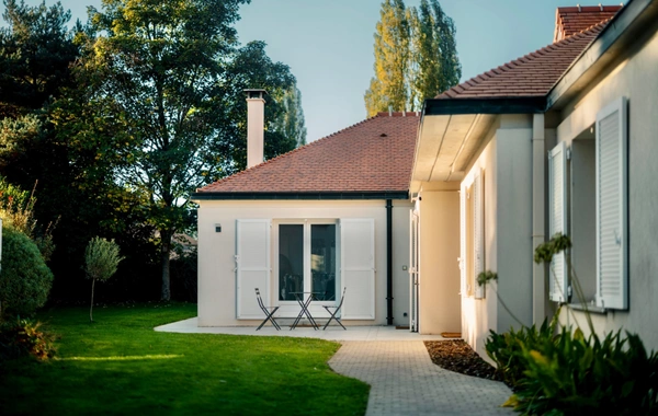 Villa d’architecte rénovée – Golf de Bussy – Plain-pied – 5 chambres – RER A à pied - Bussy-Saint-Georges - à vendre