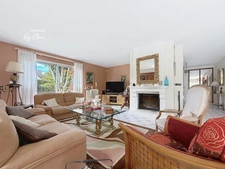 GUERMANTES – Villa d’architecte (249 m² utiles) dans le quartier du Golf de Bussy-Guermantes, beaux volumes et grand jardin