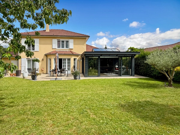 Villa Kaufman & Broad 190 m², véranda haut de gamme – Bussy-Saint-Georges (77600) – grand jardin paysager sans vis-à-vis – Seine-et-Marne, proche Disney - à vendre