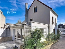 Maison – Torcy Village – 188 m² au sol, 270 m² utile, 5 ch, grand terrain, garage double, dépendances.