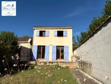 House with garden, not overlooked – village center – 2 bedrooms + office