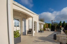 BREUILLET – VILLA AVEC PISCINE ET VUE PANORAMIQUE SUR LA CAMPAGNE