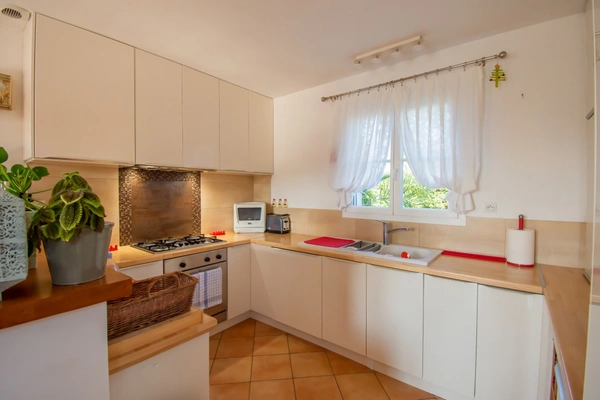 BREUILLET – VILLA AVEC PISCINE ET VUE PANORAMIQUE SUR LA CAMPAGNE