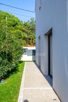 ROYAN – MAISON CONTEMPORAINE AVEC PISCINE ET VUE DÉGAGÉE