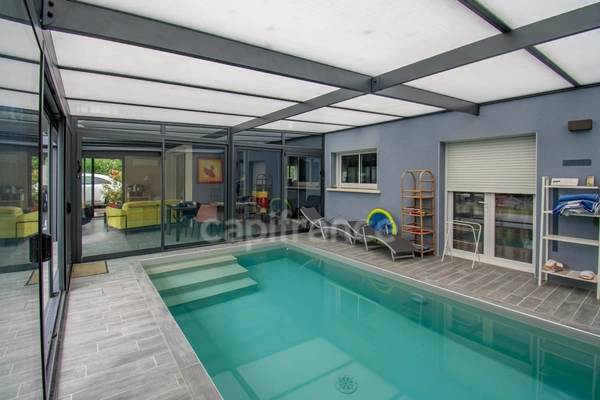 SAUJON – MAISON CONTEMPORAINE AVEC PISCINE INTERIEURE