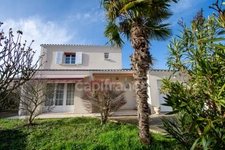 VAUX SUR MER - MAISON A PROXIMITÉ IMMÉDIATE DES COMMERCES