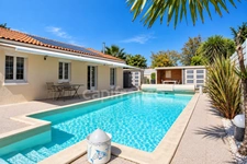 SAUJON – MAISON DE PLAIN PIED 3 CHAMBRES AVEC PISCINE.