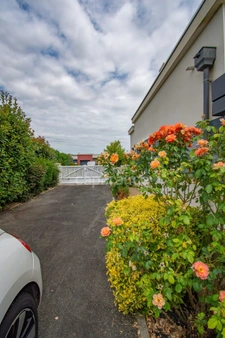 SAUJON – MAISON CONTEMPORAINE AVEC PISCINE INTERIEURE