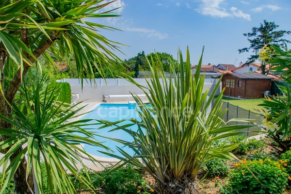 VAUX-SUR-MER – MAISON 160 M² AVEC PISCINE, À PROXIMITÉ DE PONTAILLAC 
