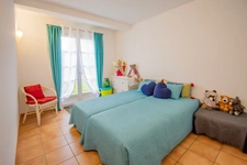 BREUILLET – VILLA AVEC PISCINE ET VUE PANORAMIQUE SUR LA CAMPAGNE