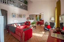 BREUILLET – VILLA AVEC PISCINE ET VUE PANORAMIQUE SUR LA CAMPAGNE