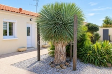 SAUJON – MAISON DE PLAIN PIED 3 CHAMBRES AVEC PISCINE.