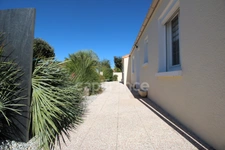 SAUJON – MAISON DE PLAIN PIED 3 CHAMBRES AVEC PISCINE.