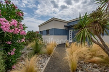 SAUJON – MAISON CONTEMPORAINE AVEC PISCINE INTERIEURE
