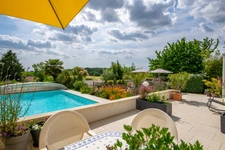 BREUILLET – VILLA AVEC PISCINE ET VUE PANORAMIQUE SUR LA CAMPAGNE