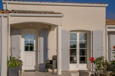 BREUILLET – VILLA AVEC PISCINE ET VUE PANORAMIQUE SUR LA CAMPAGNE