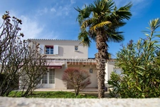 VAUX SUR MER - MAISON A PROXIMITÉ IMMÉDIATE DES COMMERCES