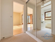 Entrance to Maisons-Laffitte Park - Very bright family apartment