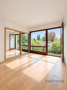 Entrance to Maisons-Laffitte Park - Very bright family apartment