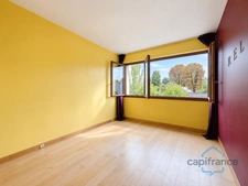Entrance to Maisons-Laffitte Park - Very bright family apartment