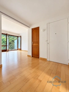 Entrance to Maisons-Laffitte Park - Very bright family apartment