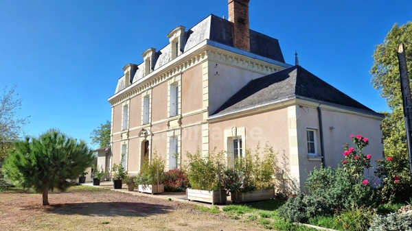 THOUARS, Maison de Maître de 170 m2 avec piscine