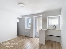 Maison rénovée 7 pièces + studio THOUARS (79)