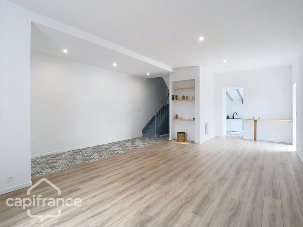 Maison rénovée 7 pièces + studio THOUARS (79)