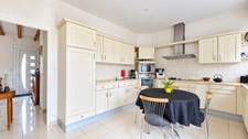 BRESSUIRE - MAISON DE PLAIN-PIED de 100m2 sur sous-sol