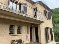 Maison avec deux logements, grand jardin et vue imprenable sur les montagnes