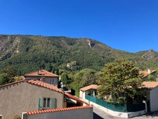 Maison avec deux logements, grand jardin et vue imprenable sur les montagnes