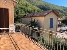 Maison avec deux logements, grand jardin et vue imprenable sur les montagnes