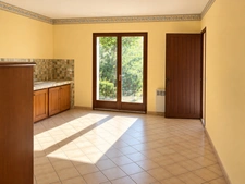 Maison avec deux logements, grand jardin et vue imprenable sur les montagnes