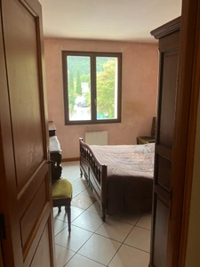 Maison avec deux logements, grand jardin et vue imprenable sur les montagnes