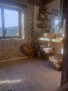 Belle maison Ardéchoise avec gîtes sur le terrain de 9950m²