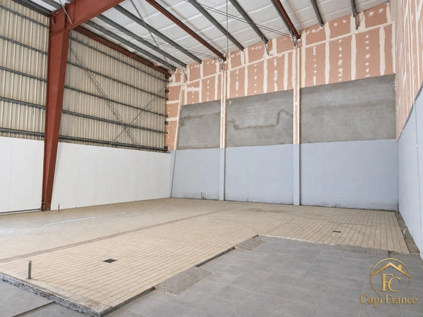 À LOUER – DÉPÔT 215 m² – JARRY