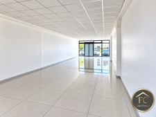 OPPORTUNITÉ À JARRY – LOCAL COMMERCIAL 100 M² EN RDC – VITRINE – RESTAURATION POSSIBLE