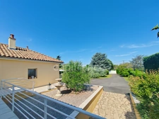 Lacrost (71) House for sale of 180 m² - 6 rooms - land of 2,481 m² swimming pool!