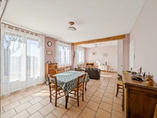 Maison de 87 m² de Plain-pied à vendre à Marnay (71) 4 pièces garage terrain de 1870 m² isolation extérieure !