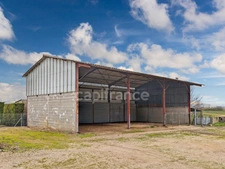 A LONGEPIERRE (71) à vendre ancienne ferme de 4 pièces nombreuses dépendances terrain de 3 851 m²
