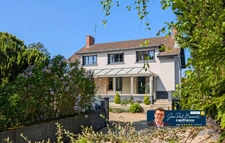 A vendre à 5 mn de Chalon-Sur-Saône (71) cette villa authentique de 189 m² 7 pièces 5 chambres 1 bureau et terrain de 2310 m²