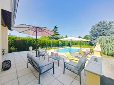 Lacrost (71) House for sale of 180 m² - 6 rooms - land of 2,481 m² swimming pool!